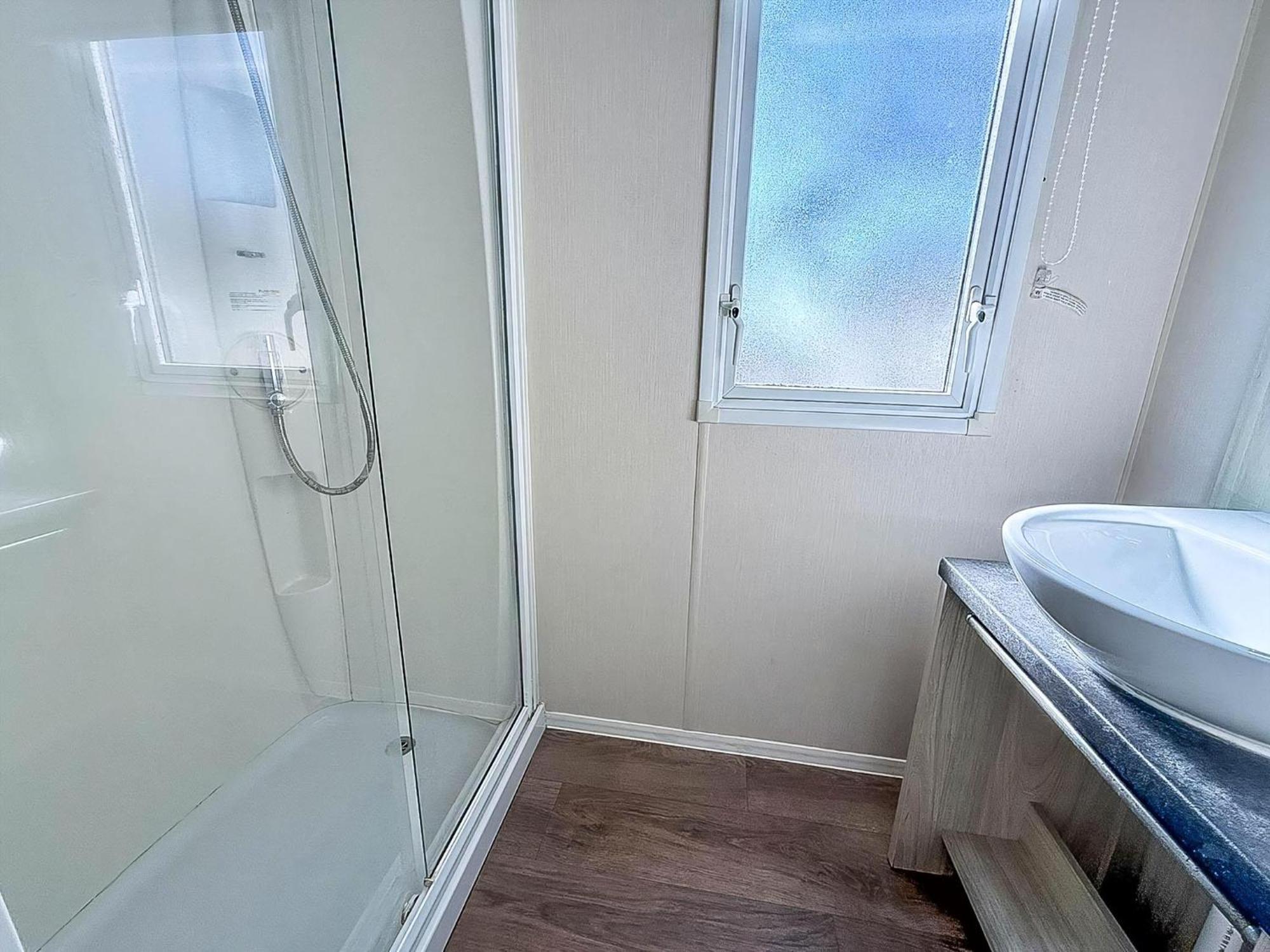 8 Berth Caravan For Hire At St Osyth Beach Ref 28047R Clacton-on-Sea Exteriér fotografie
