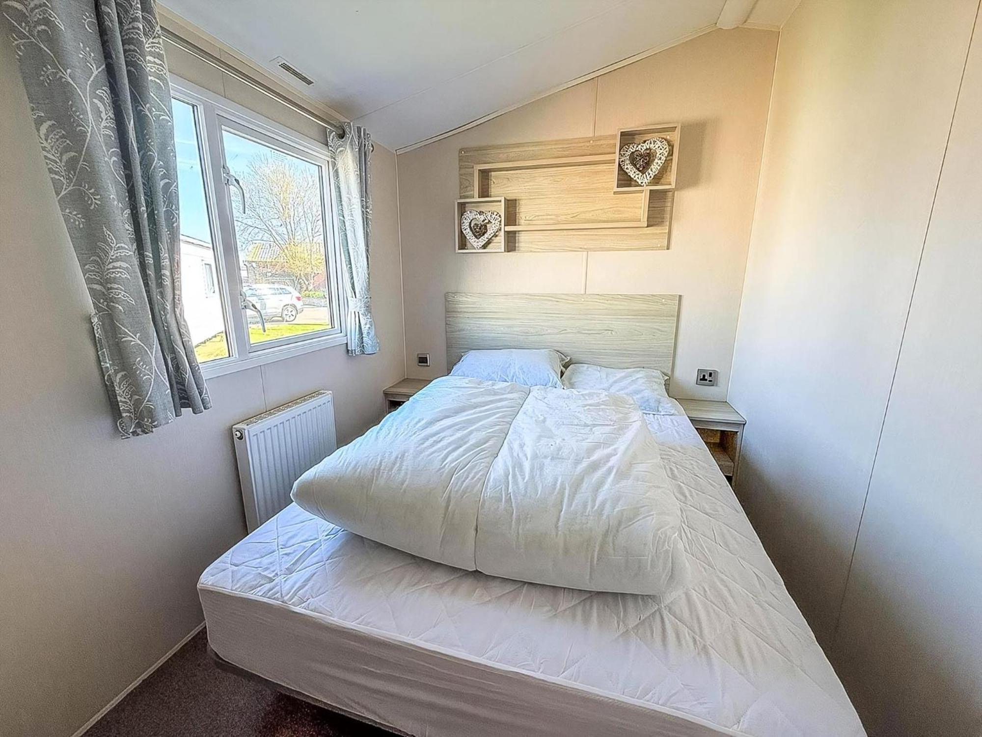 8 Berth Caravan For Hire At St Osyth Beach Ref 28047R Clacton-on-Sea Exteriér fotografie