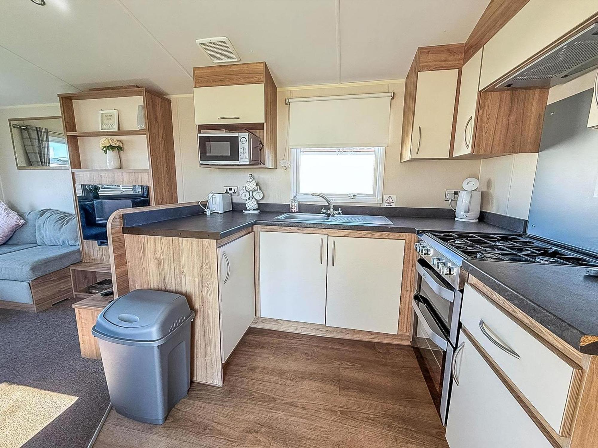 8 Berth Caravan For Hire At St Osyth Beach Ref 28047R Clacton-on-Sea Exteriér fotografie